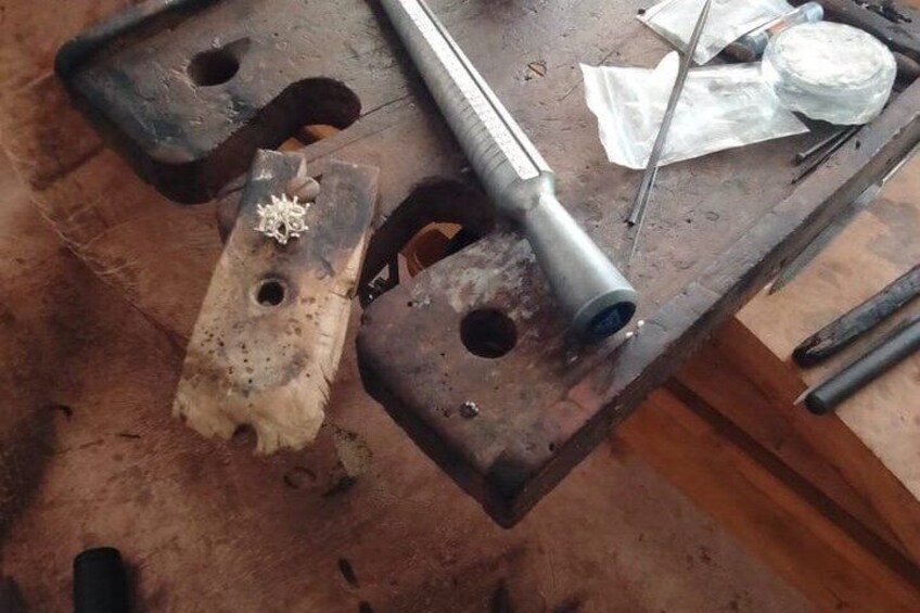 Kandy: Traditional gem & Jewelry making workshop with pickup 4