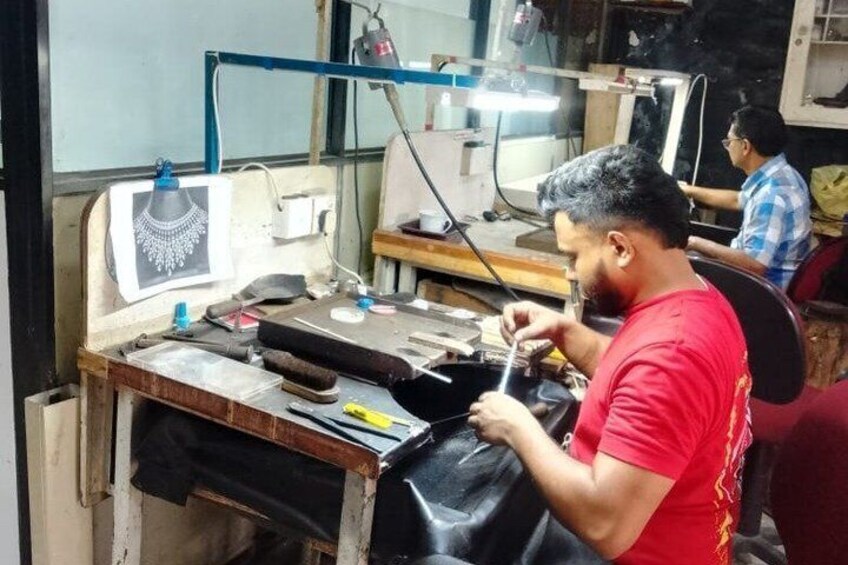 Kandy: Traditional gem & Jewelry making workshop with pickup 3