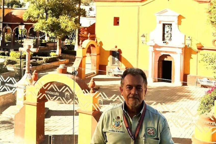 Mágico Bernal, Artisans and Otomí Culture and the Third Largest Monolith in the World 1