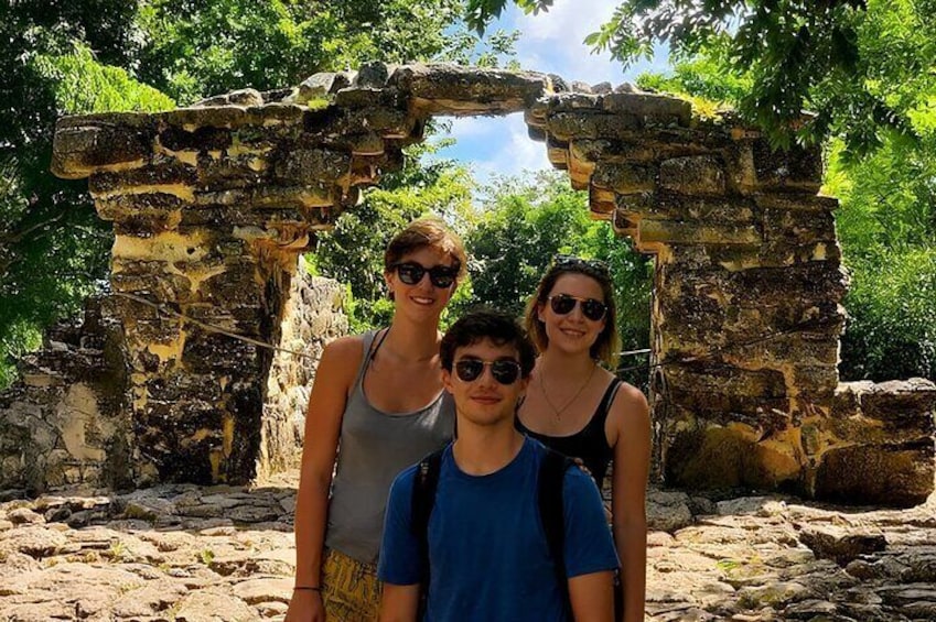 Visit the ancient Mayan ruins and the best beaches in Cozumel 1