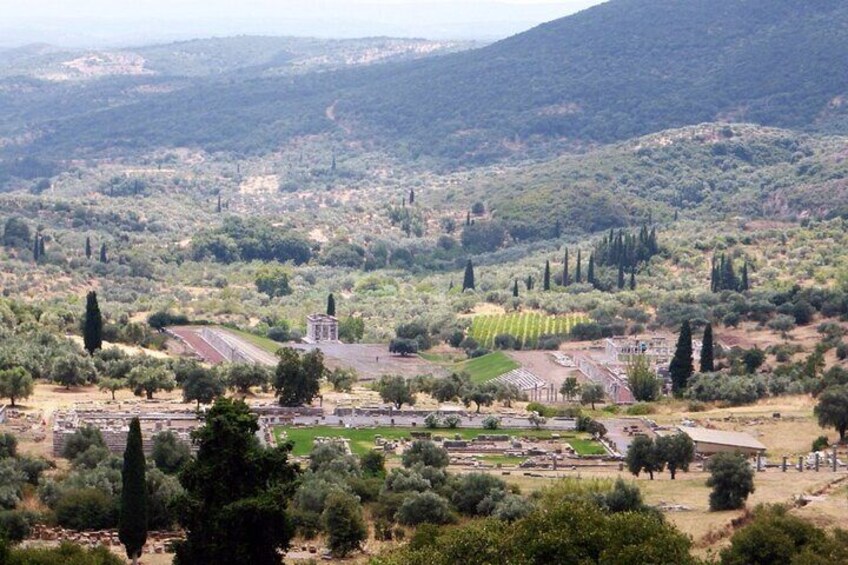 Hidden among lush hills, Ancient Messene reveals its past splendor—a must-visit for history lovers and adventurers. 4