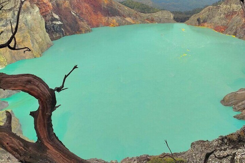 Biggest Acidic Lake in The World 3