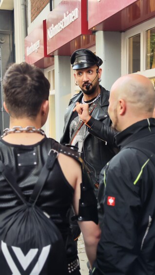 Picture 1 for Activity Hamburg St. Georg: City Tour – City Tour and Pub Crawl with Insider Toni 3