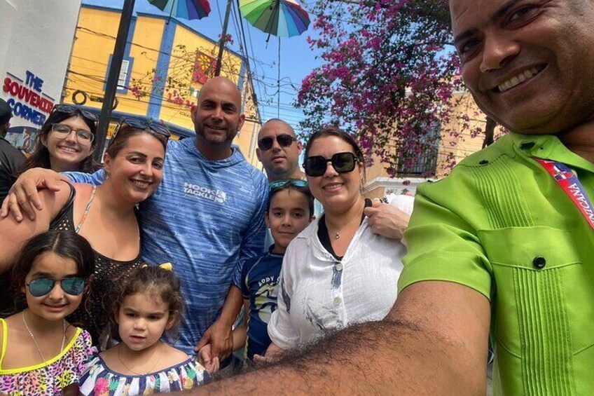 Familia que viaja segura con nosotros disfrutando de la belleza de Puerto Plata 4