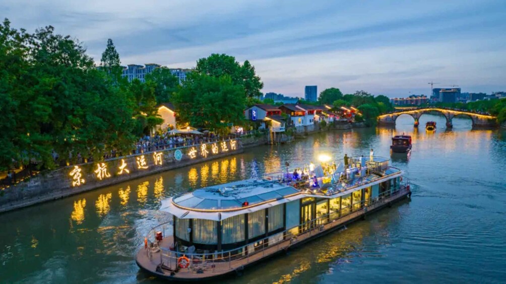 Hangzhou Private Day Tour: Lingyin Temple & Canal Waterbus 1