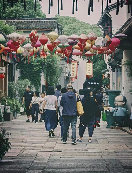 Picture 6 for Activity Hangzhou Private Day Tour: Lingyin Temple & Canal Waterbus 4