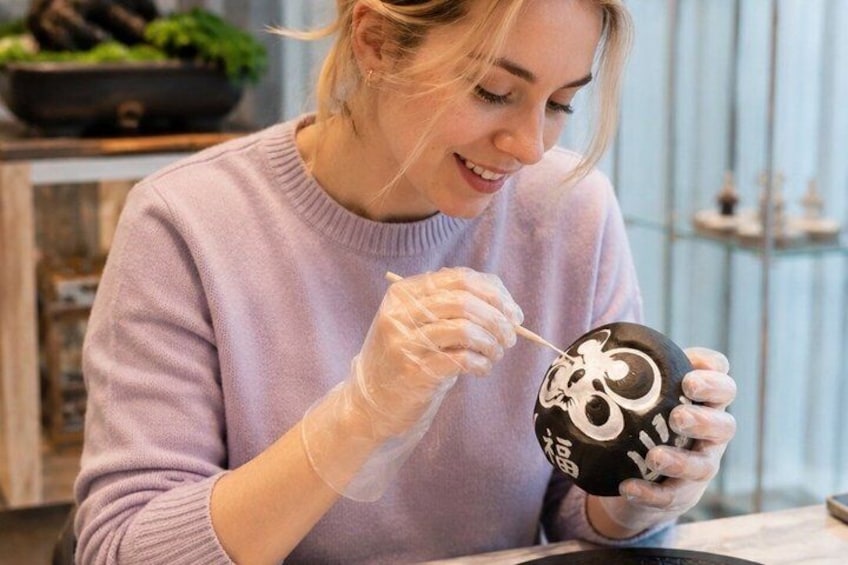 Daruma Painting Workshop with Instructor in Tokyo Shinjuku 1