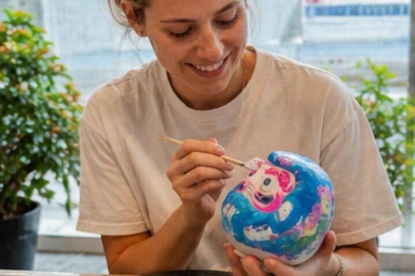 Daruma Painting Workshop with Instructor in Tokyo Shinjuku 3