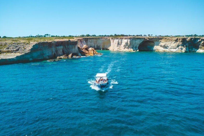 Syracuse Bay Boat Tour with Fruit and Prosecco 5