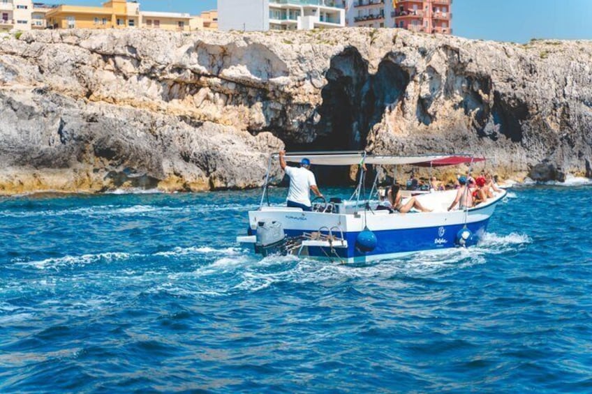 Syracuse Bay Boat Tour with Fruit and Prosecco 4