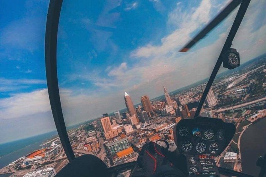 Cleveland City Helicopter Tour Iconic Landmarks from Above 2