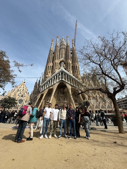Picture 2 for Activity Sagrada Família Entry Ticket and Guided Tour 3