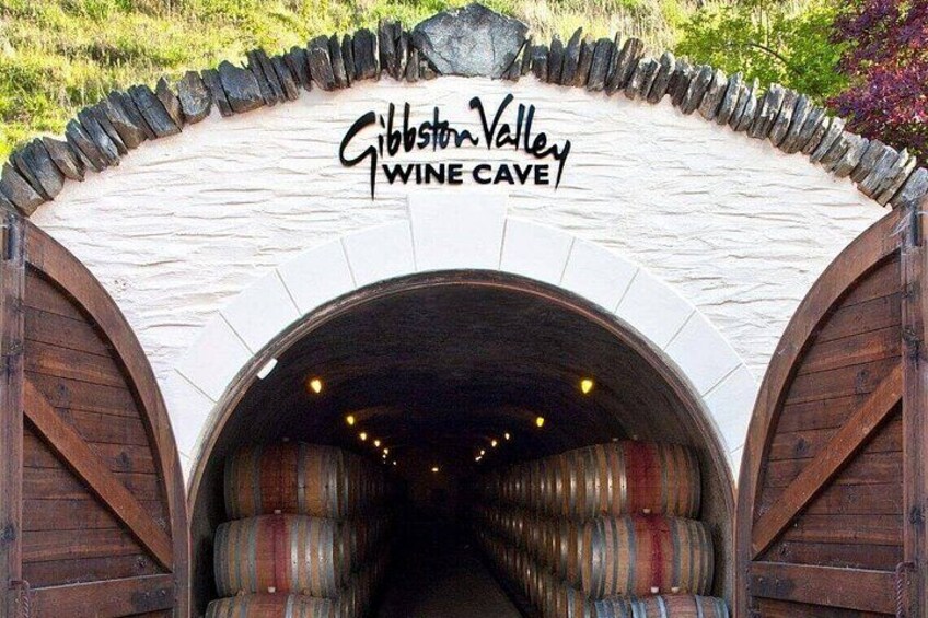 Discover Queenstown – Private Wine Tour with Top 4 Wineries 3