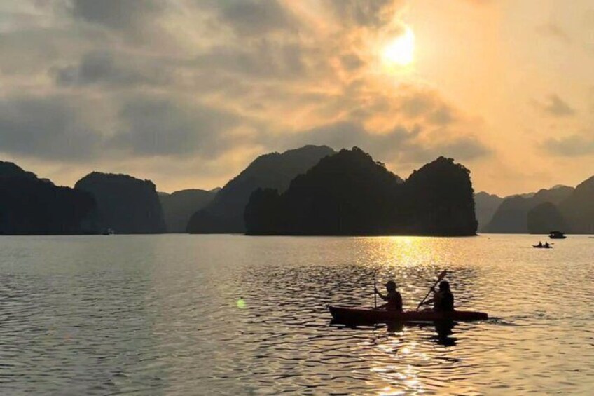 Cat Ba Kayaking Tour Experience 2