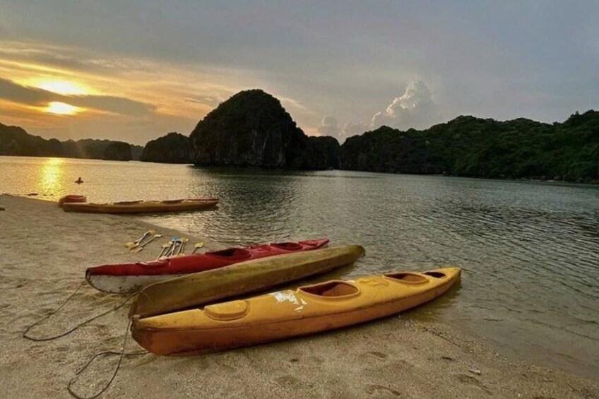Cat Ba Kayaking Tour Experience 3