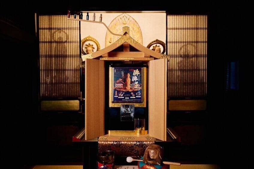Spin the original gacha machine to obtain items crafted by Buddhist altar artisans. 5
