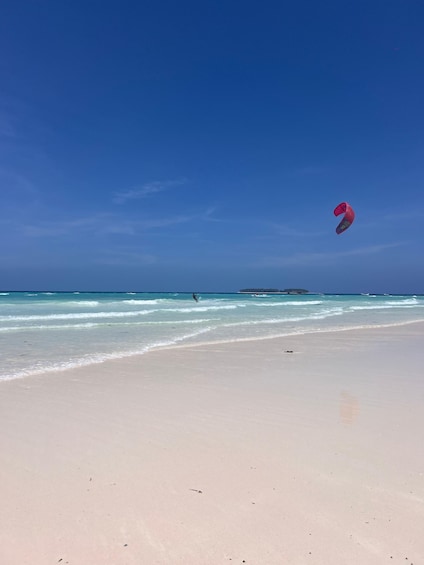 Picture 9 for Activity KiteSurf: Private lessons facing Mnemba, Zanzibar - Beginner/intermediate 2