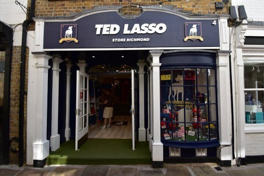 Ted Lasso Private Tour from London in Black Cab 1