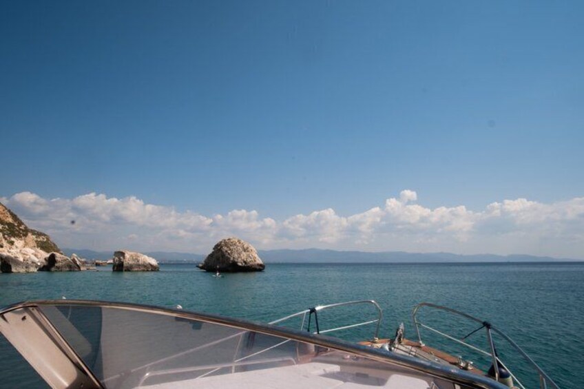 Experience in a typical gozzo between hidden coves and aperitif 3