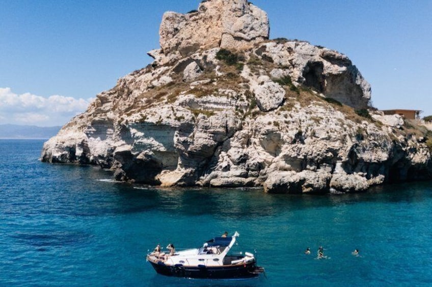 Experience in a typical gozzo between hidden coves and aperitif 1