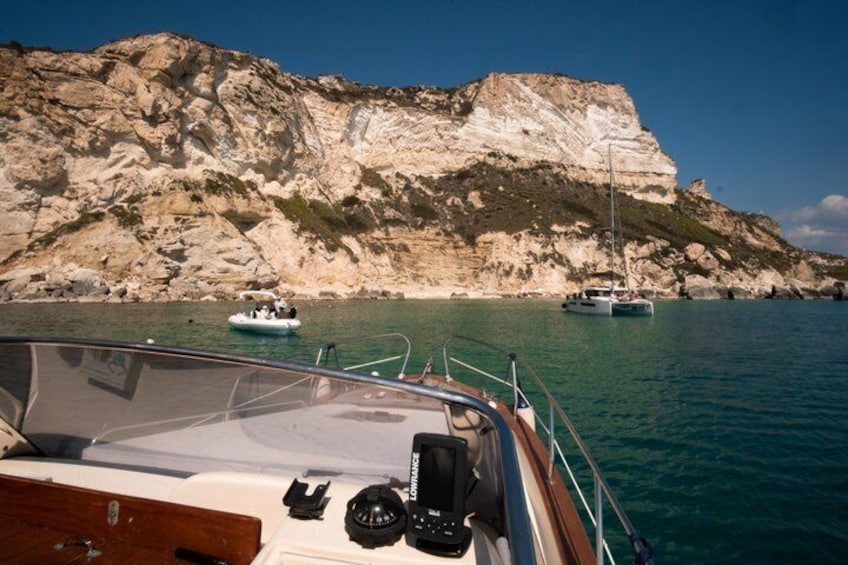 Experience in a typical gozzo between hidden coves and aperitif 5