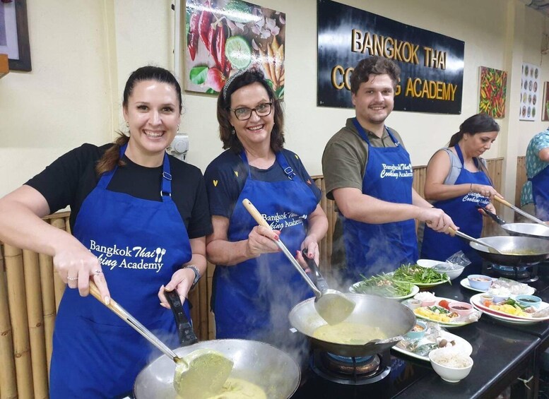 Bangkok: Thai Cooking Class | Choose your own menu 1