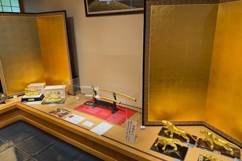 Kanazawa Gold Leaf Experience Geisha District and Matcha Tour 4