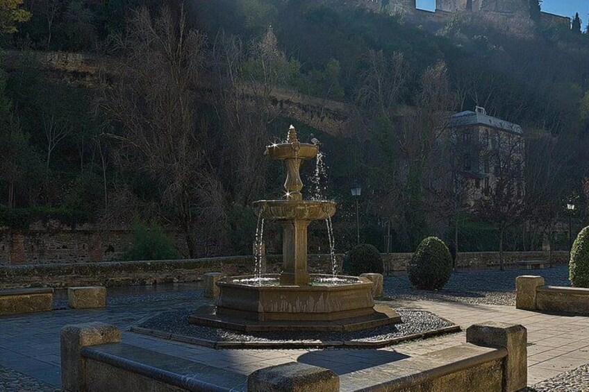 Granada Self Guided Walking Tour Landmarks with Audio and Quiz 5