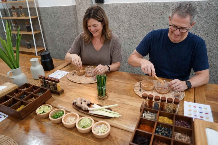 Bangkok: Thai Herbal Tea and Yadom Inhaler Workshop 1