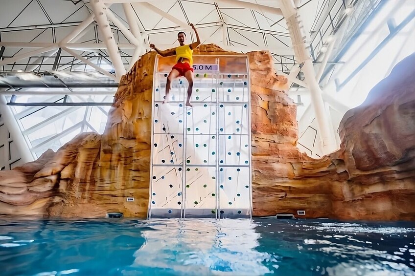 Macau: Studio City Water Park 2