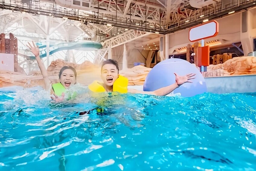 Macau: Studio City Water Park 5