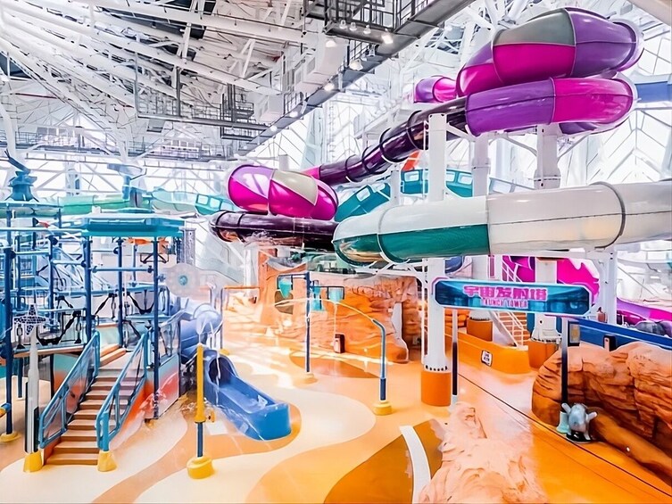 Macau: Studio City Water Park 4