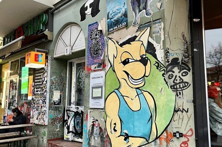 Colorful neighborhood tour Kreuzberg with insider 2