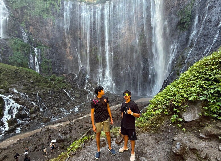 Picture 2 for Activity Bali: Ijen Blue Fire, Bromo, Tumpaksewu, Yogyakarta transfer 2