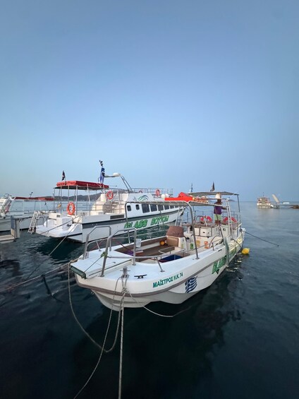 A marina with several boats docked, including one with 'MAJESTRO N.K.74' written on it. 3