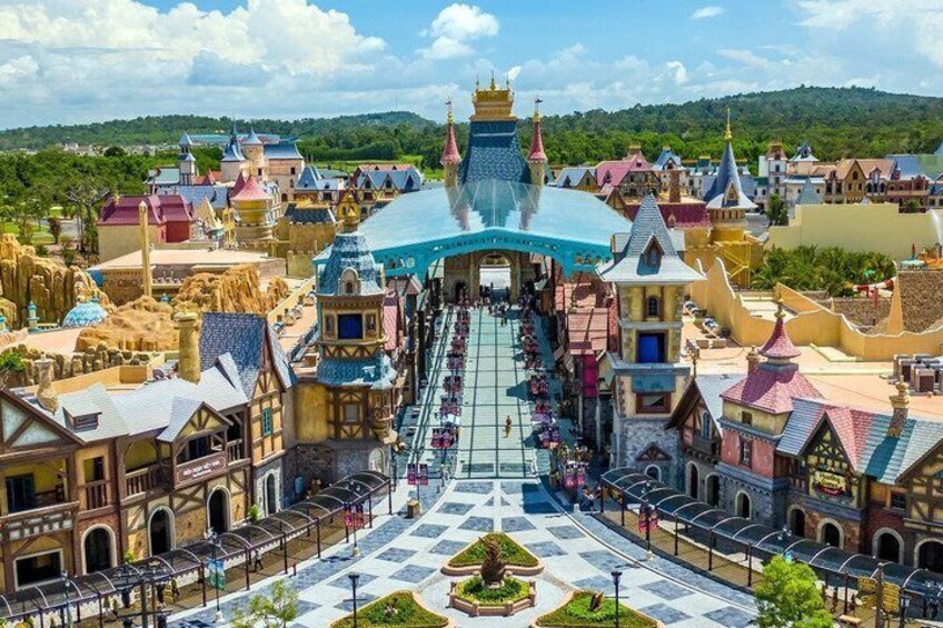 Discover VinWonders and Grand World Phu Quoc Day Tour 1