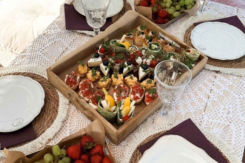 Picture 1 for Activity Sopot: Private Beach Picnic with Prosecco & Finger Food 4
