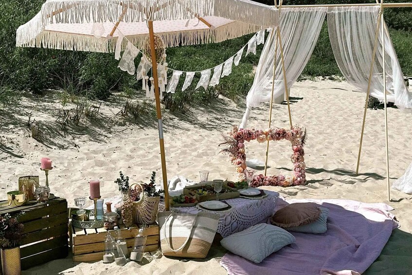 Sopot: Private Beach Picnic with Prosecco & Finger Food 1