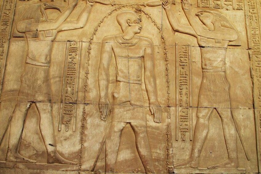 Private Aswan to Luxor Tour with Kom Ombo and Edfu Temples 3