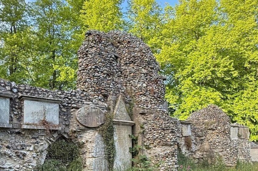 A Self-Guided Walking Tour Bury St Edmunds' Abbey Ruins 4