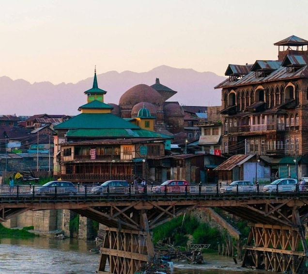 Srinagar Old City Heritage Walking Tour with Kahwa Tea 1