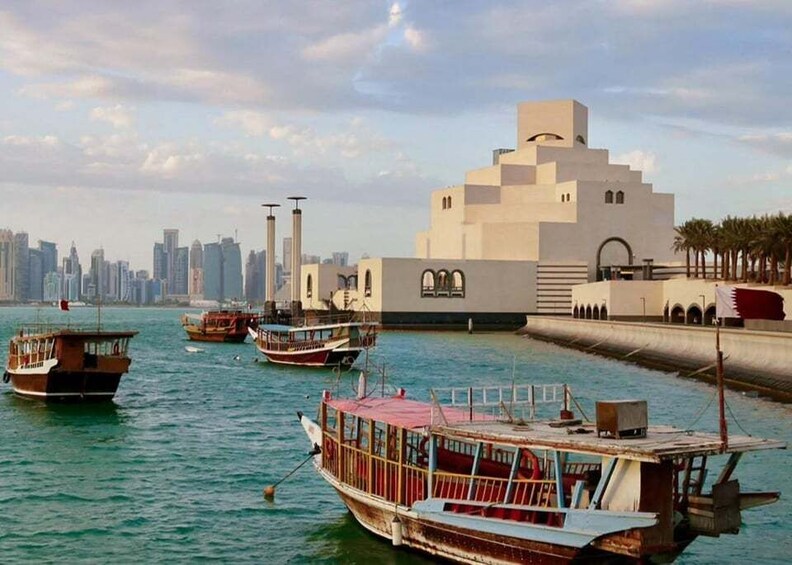 Doha:Wooden Dhow Dinner Cruise with Tea, Arabic Coffee/Dates 3