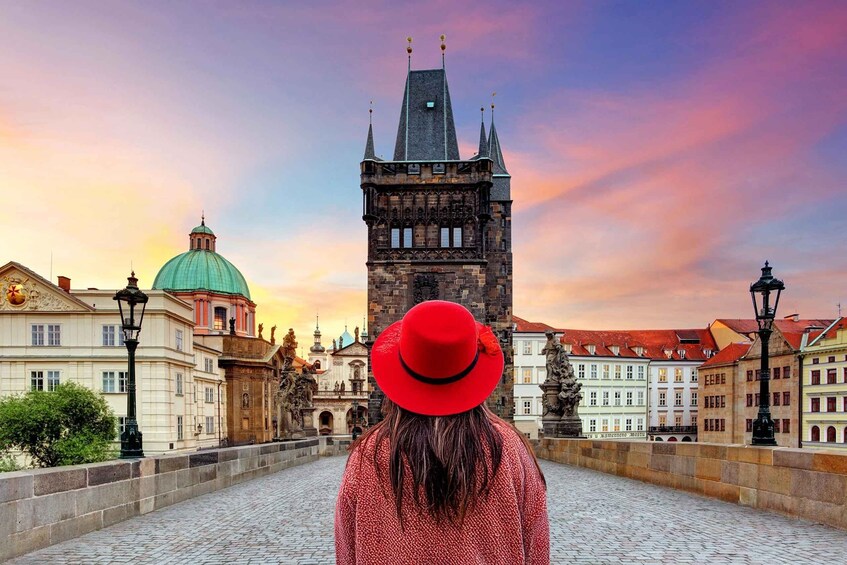Prague: Before the Crowd Sunrise Tour & Breakfast 1