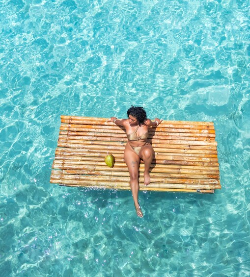 Curaçao: Bamboo Photoshoot with Cocktails 1