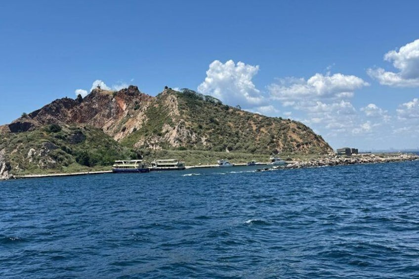 Istanbul Island Escape Sivriada Swimming Tour & Onboard Lunch 3