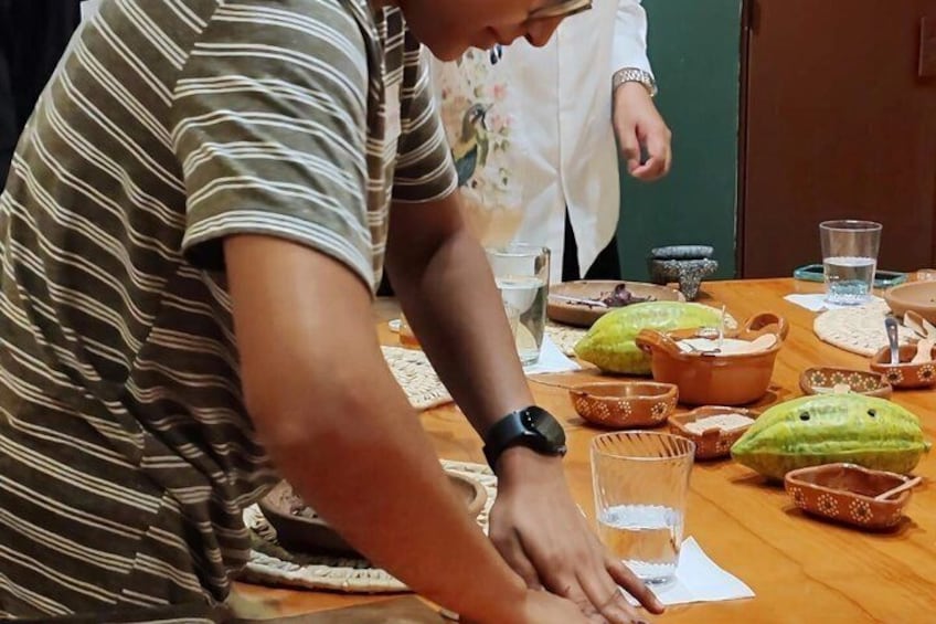 Hands on cocoa Mexican chocolate workshop, small group 4