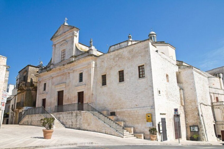Discover Ostuni Cisternino and Locorotondo on Scenic Daytrip 5