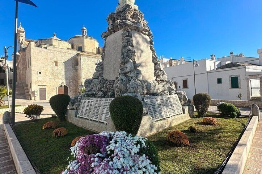Discover Ostuni Cisternino and Locorotondo on Scenic Daytrip 4