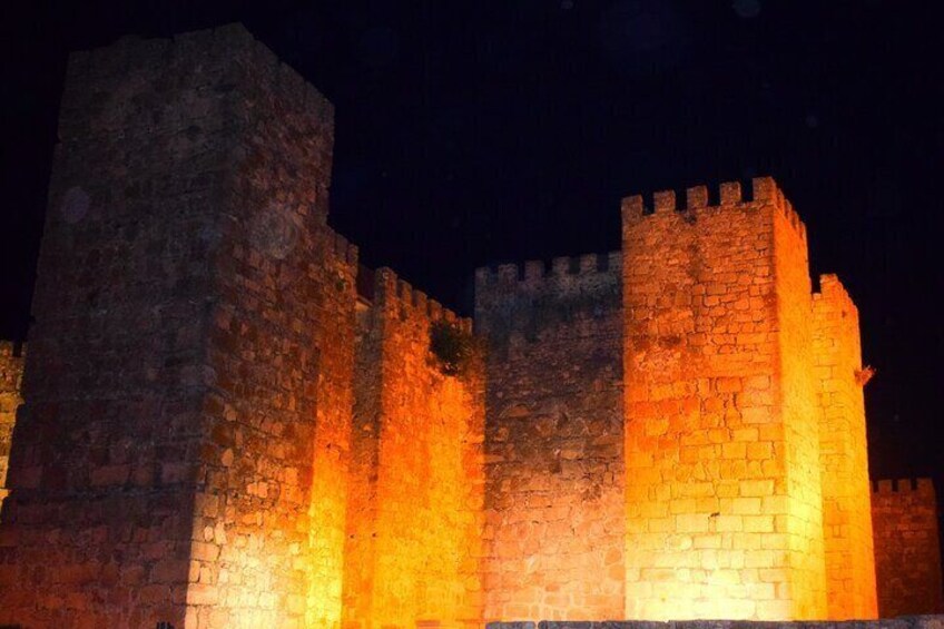 Trujillo Castle at night 2