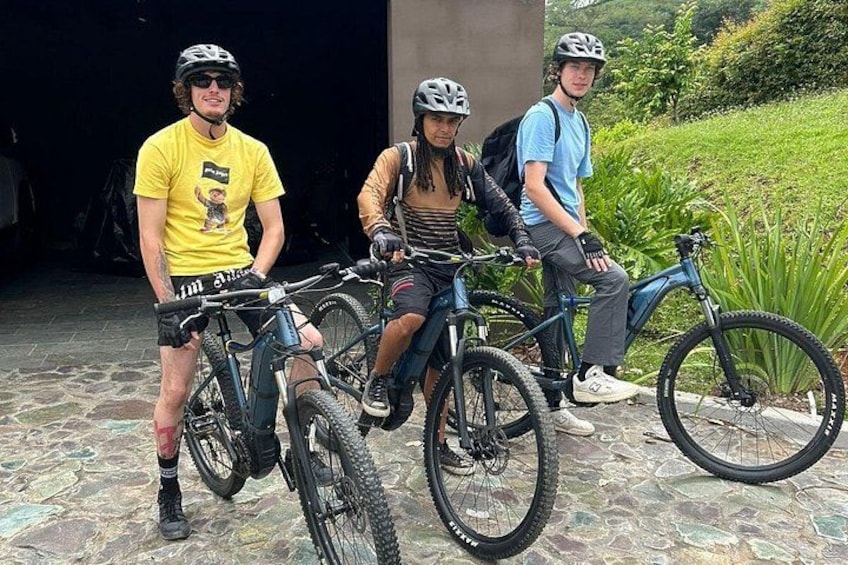 E-Bike adventure and Springs near Medellín + private transport 4